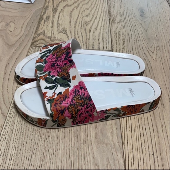 Mellisa slides size 6 - Picture 2 of 4